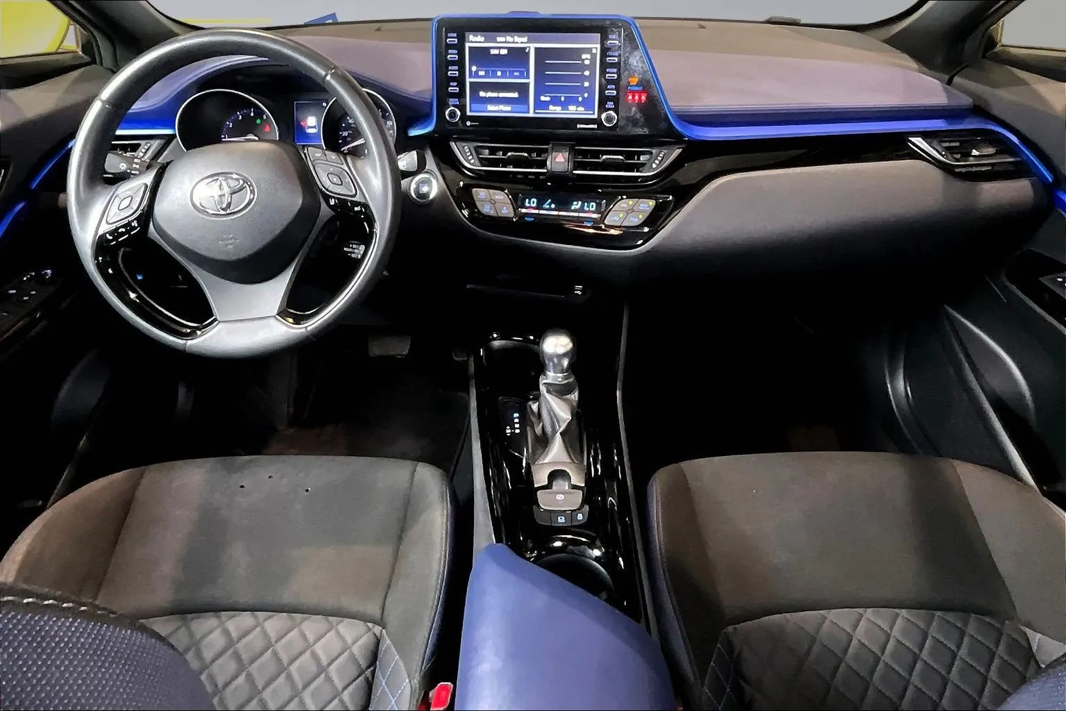 Toyota C-HR photo 8