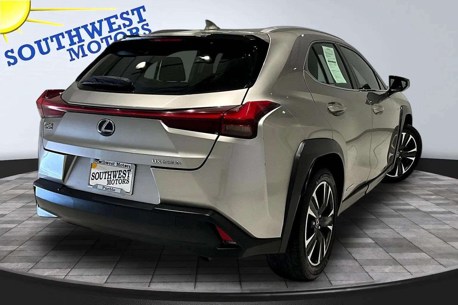 Lexus UX photo 7
