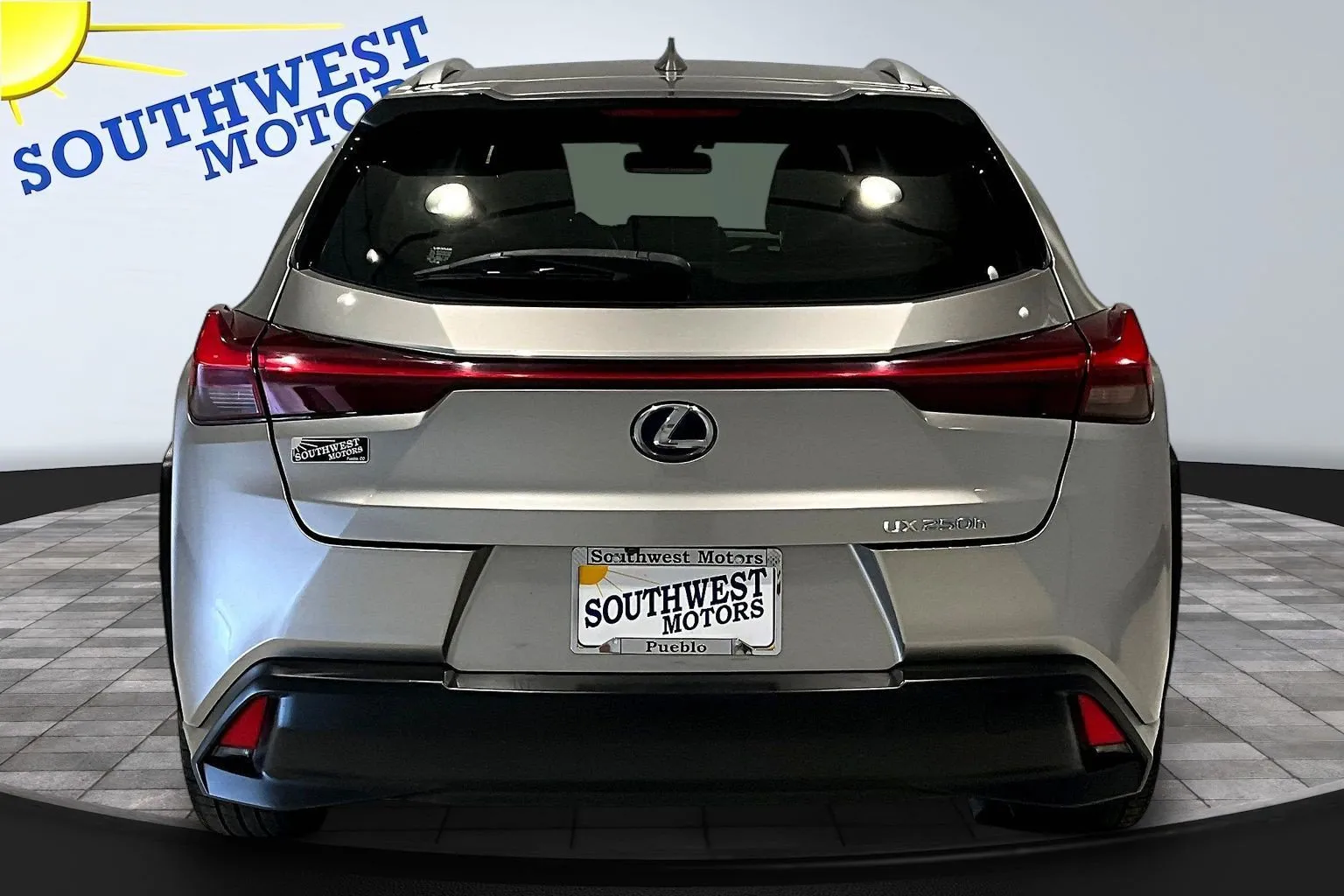 Lexus UX photo 6