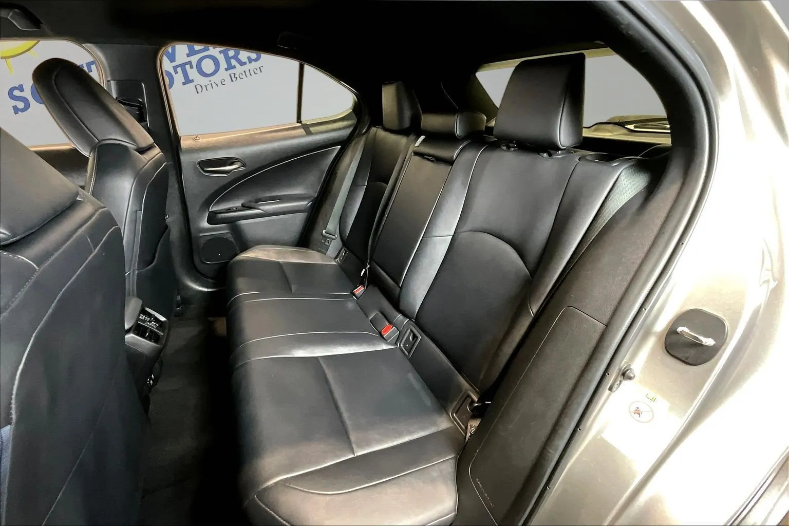 Lexus UX photo 22