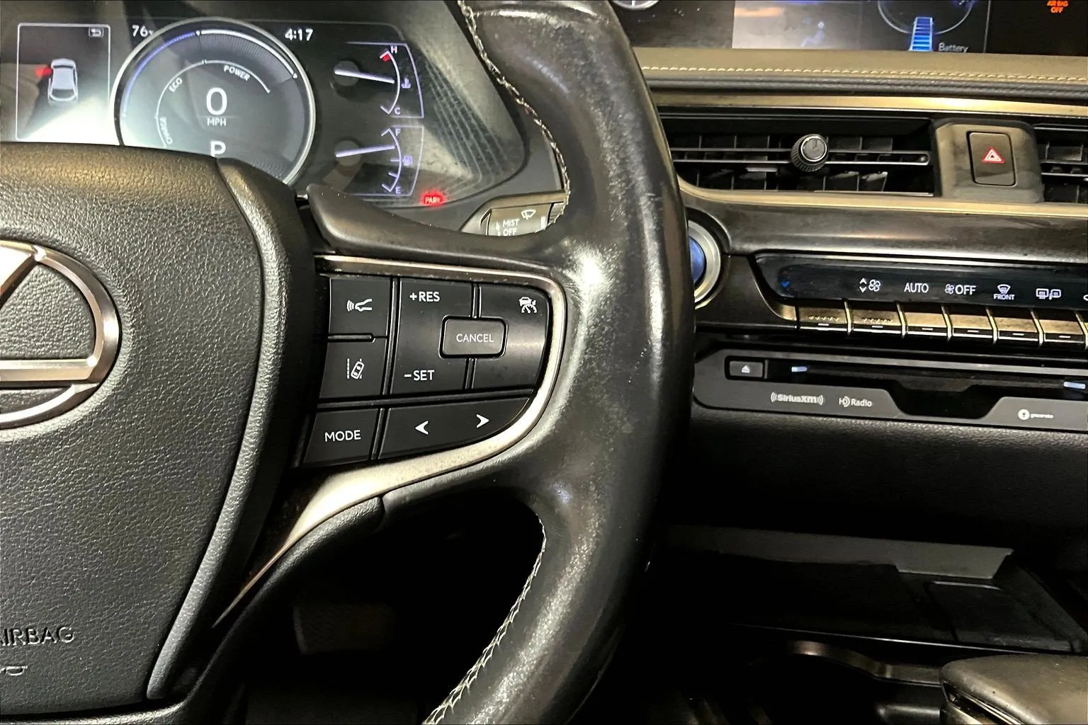 Lexus UX photo 13