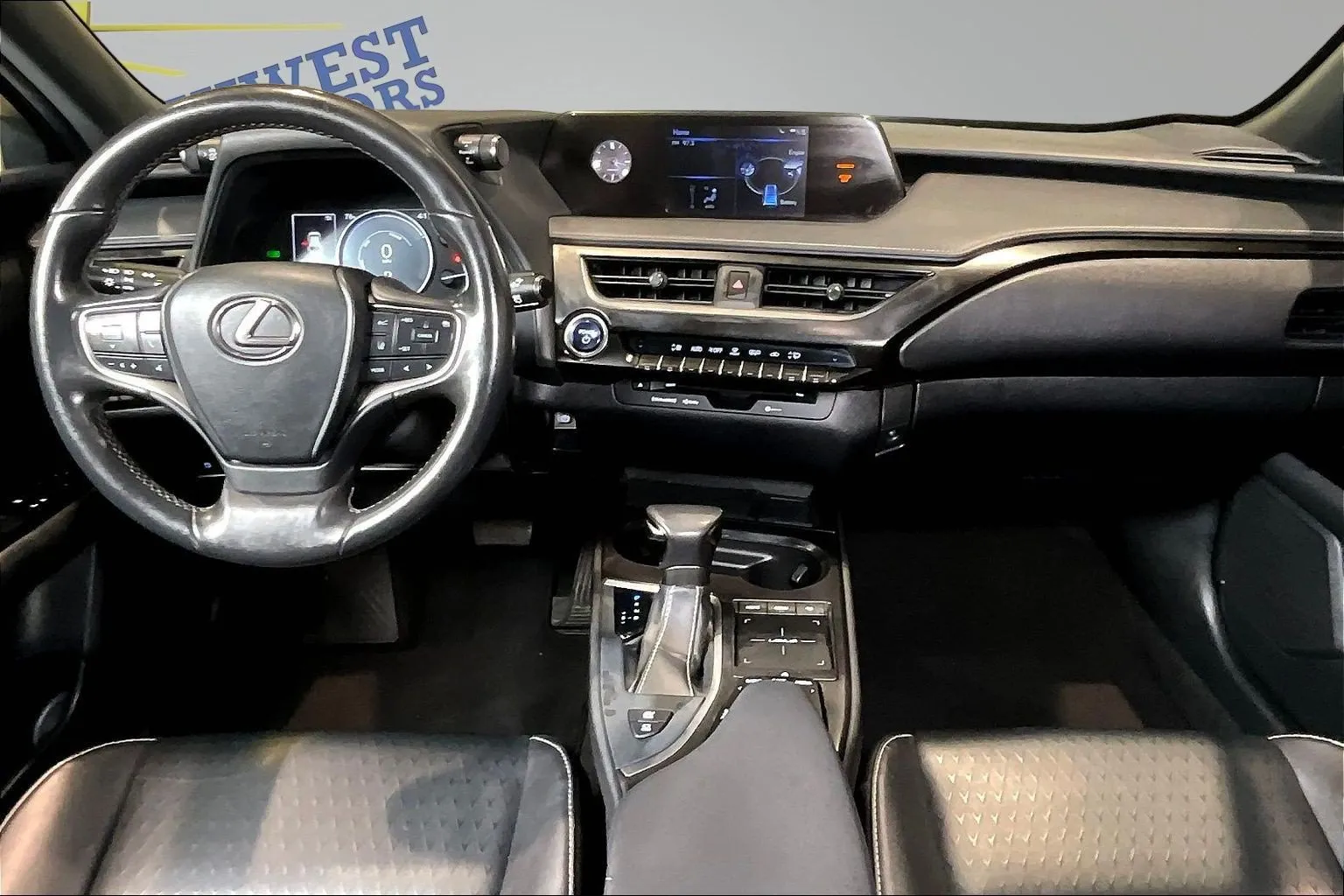 Lexus UX photo 8