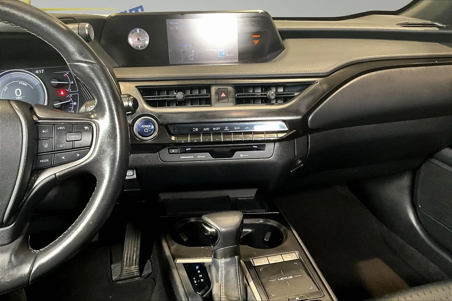 Lexus UX photo 10