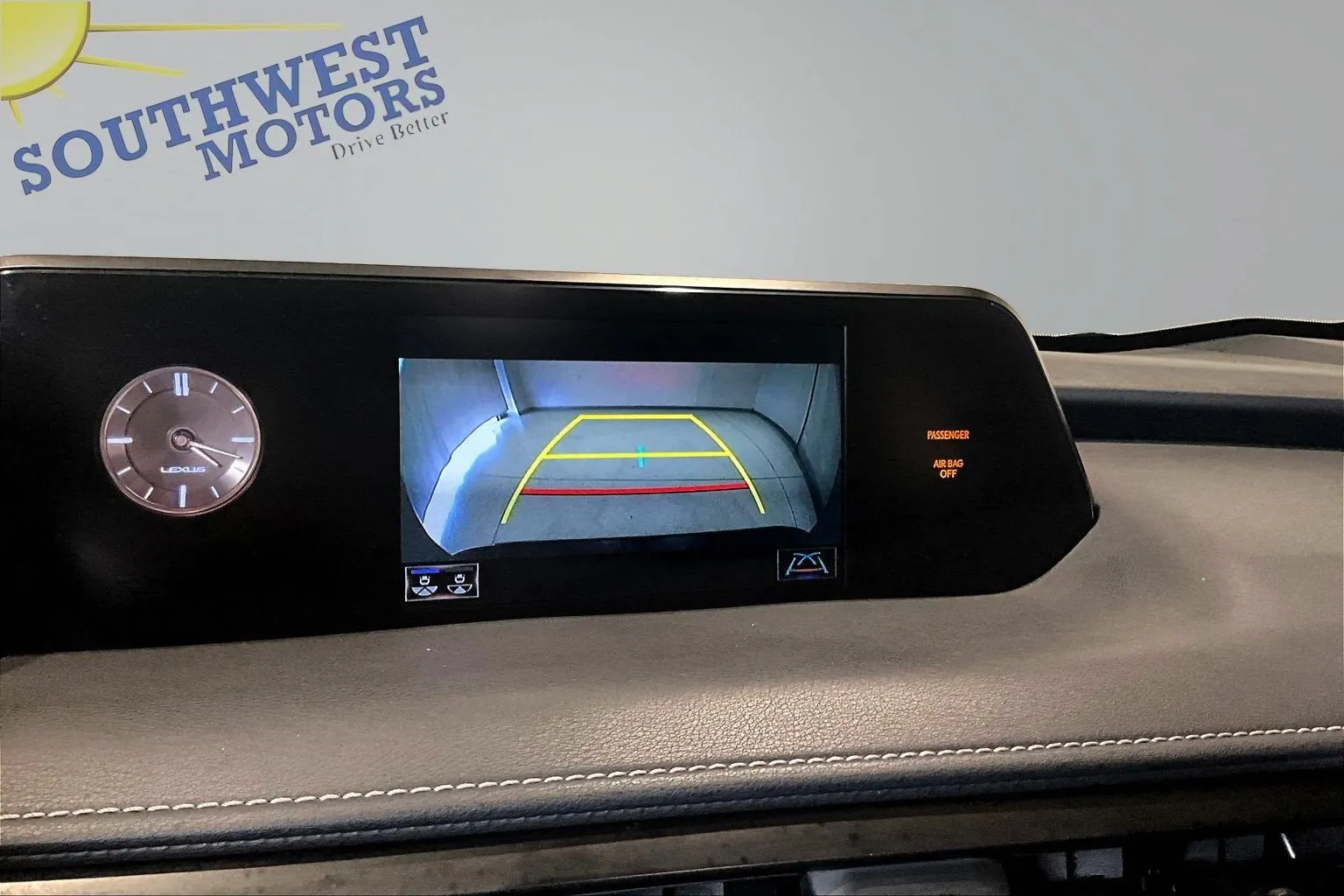 Lexus UX photo 15
