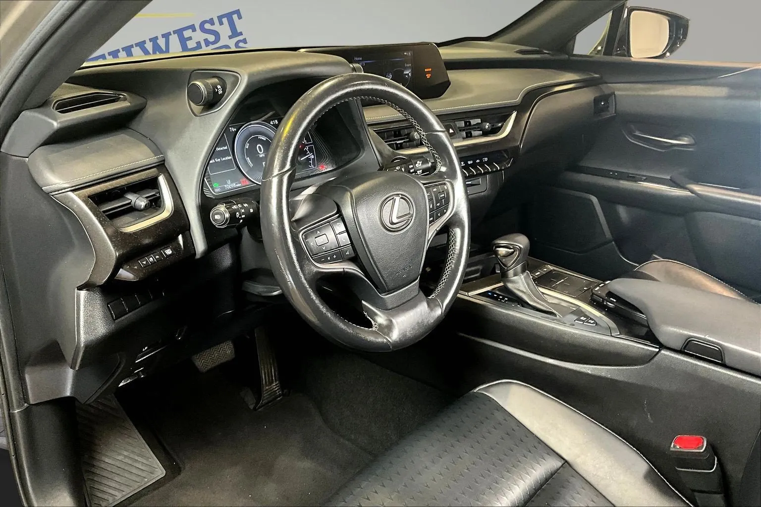 Lexus UX photo 17