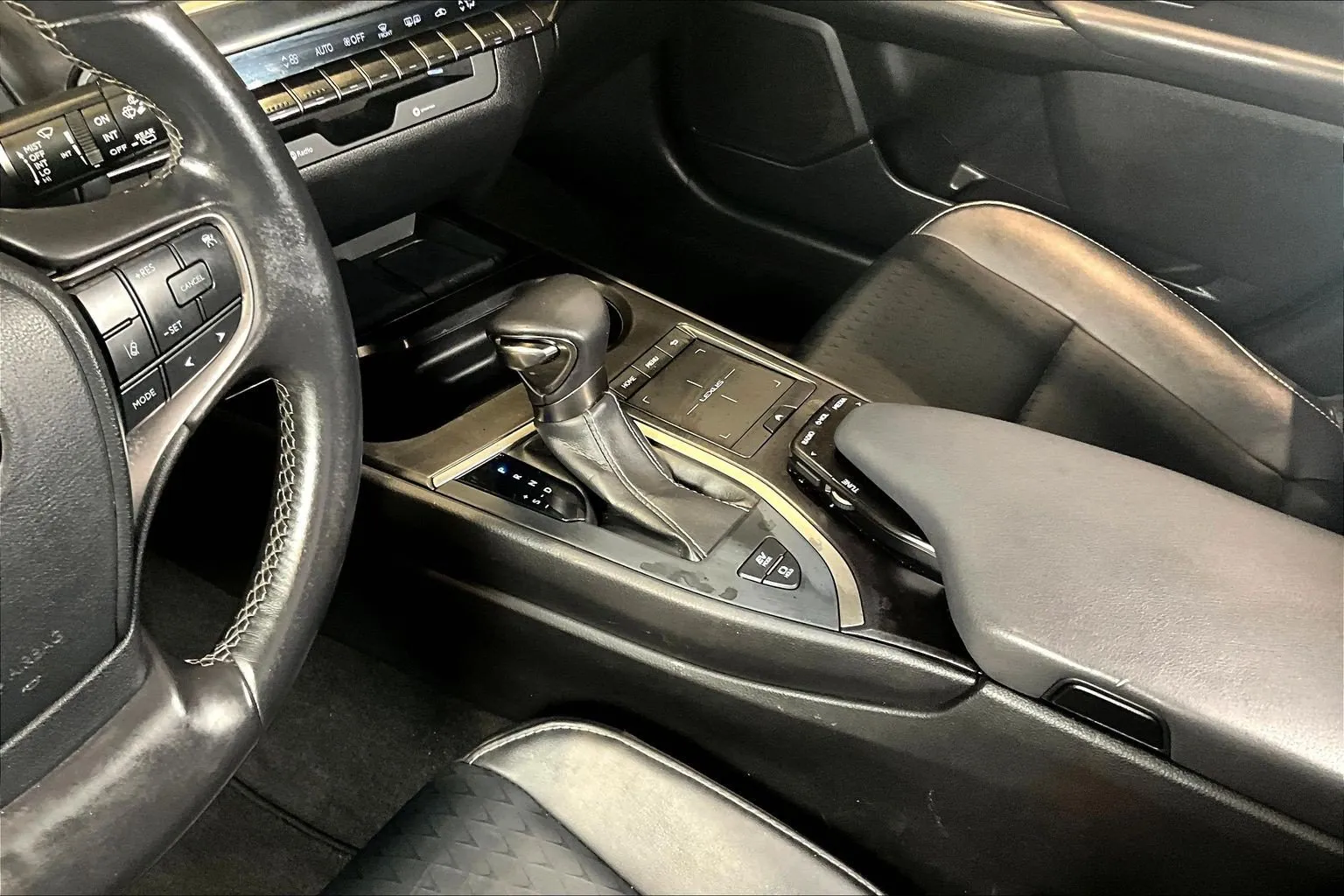 Lexus UX photo 18
