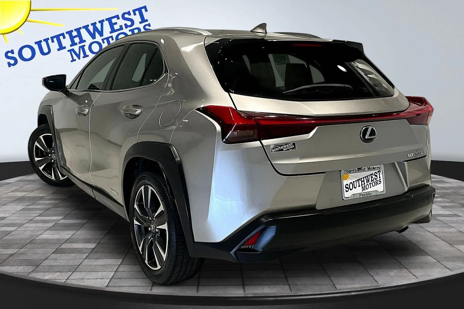 Lexus UX photo 5
