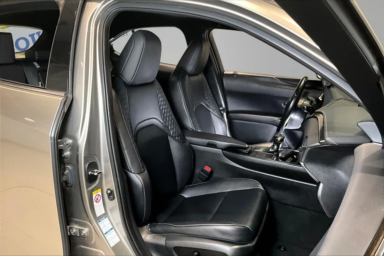Lexus UX photo 28