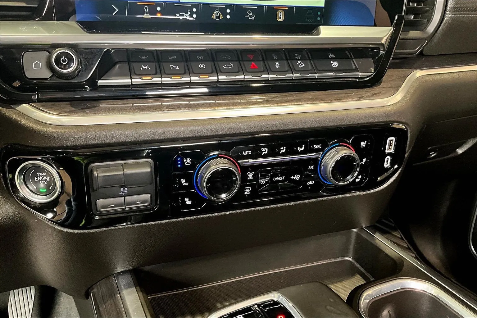 Chevrolet Silverado photo 17