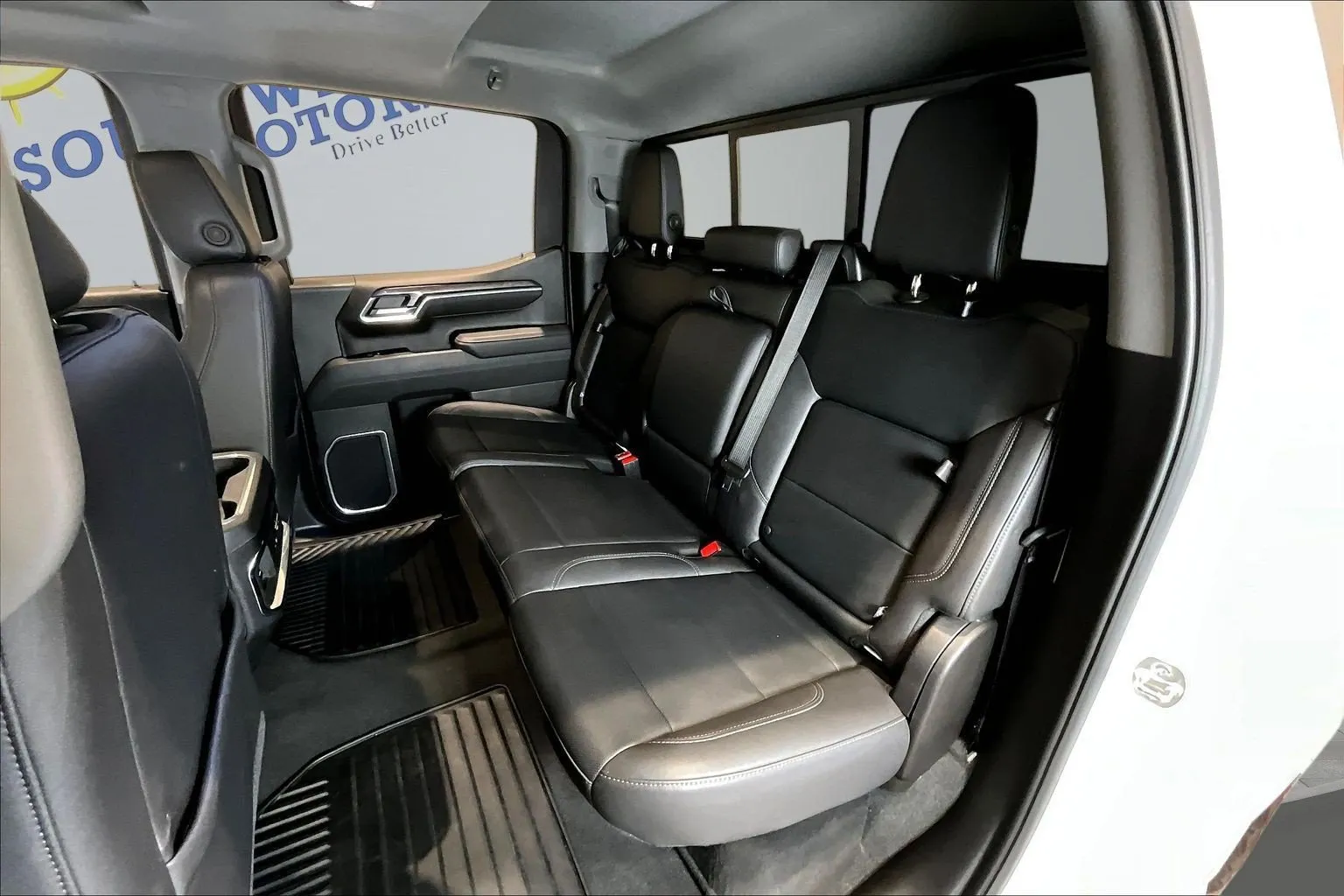 Chevrolet Silverado photo 24