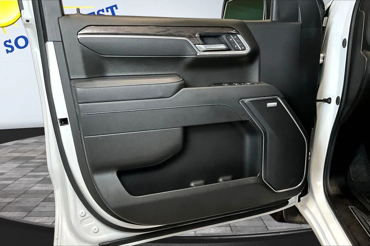 Chevrolet Silverado photo 22