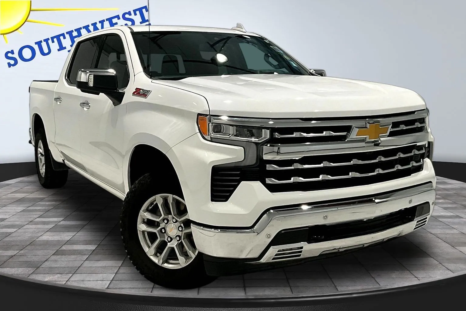 Chevrolet Silverado photo 3