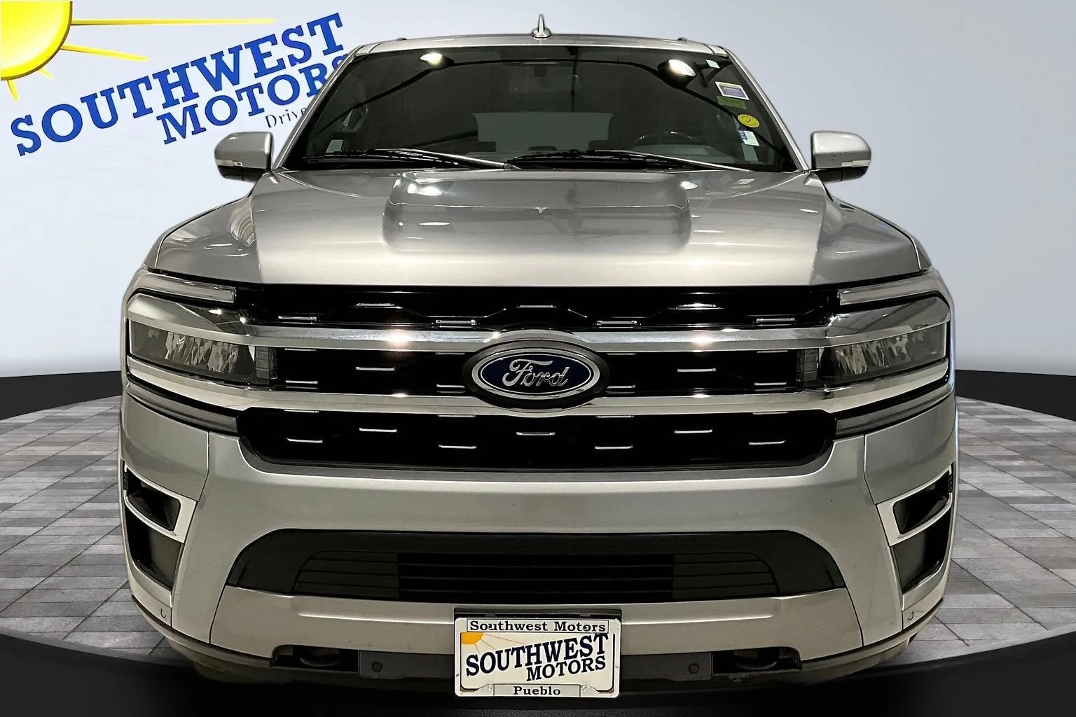 Ford Expedition photo 2