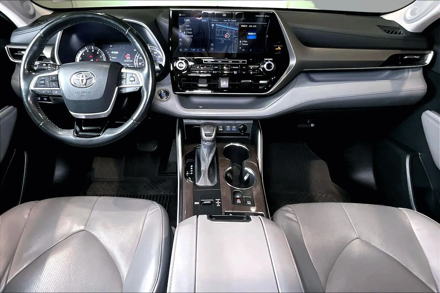 Toyota Highlander photo 8