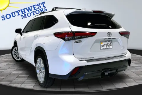 More photos of 2022 Toyota Highlander Limited at Southwest Motors, CO