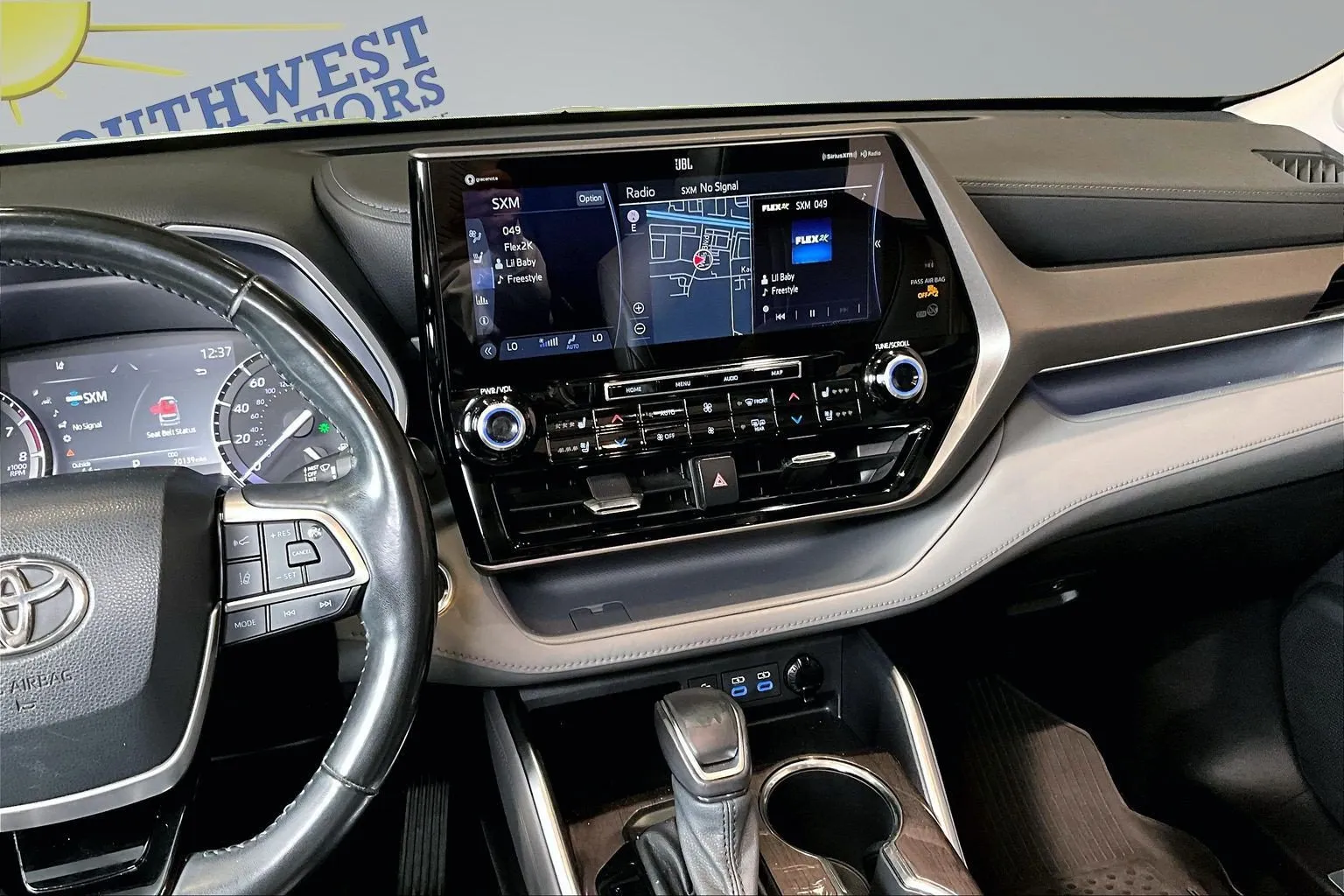 Toyota Highlander photo 10