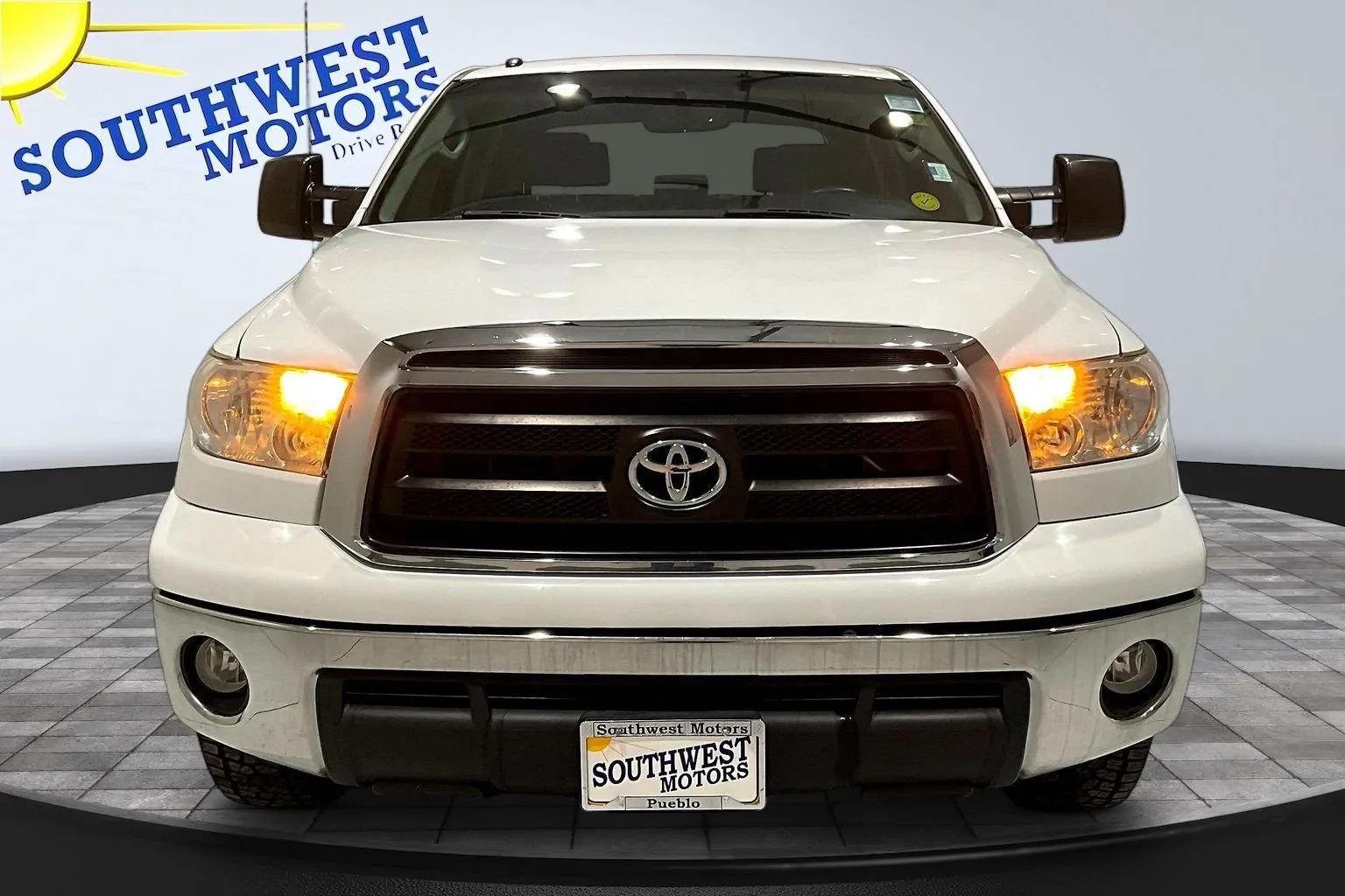 Toyota Tundra photo 2