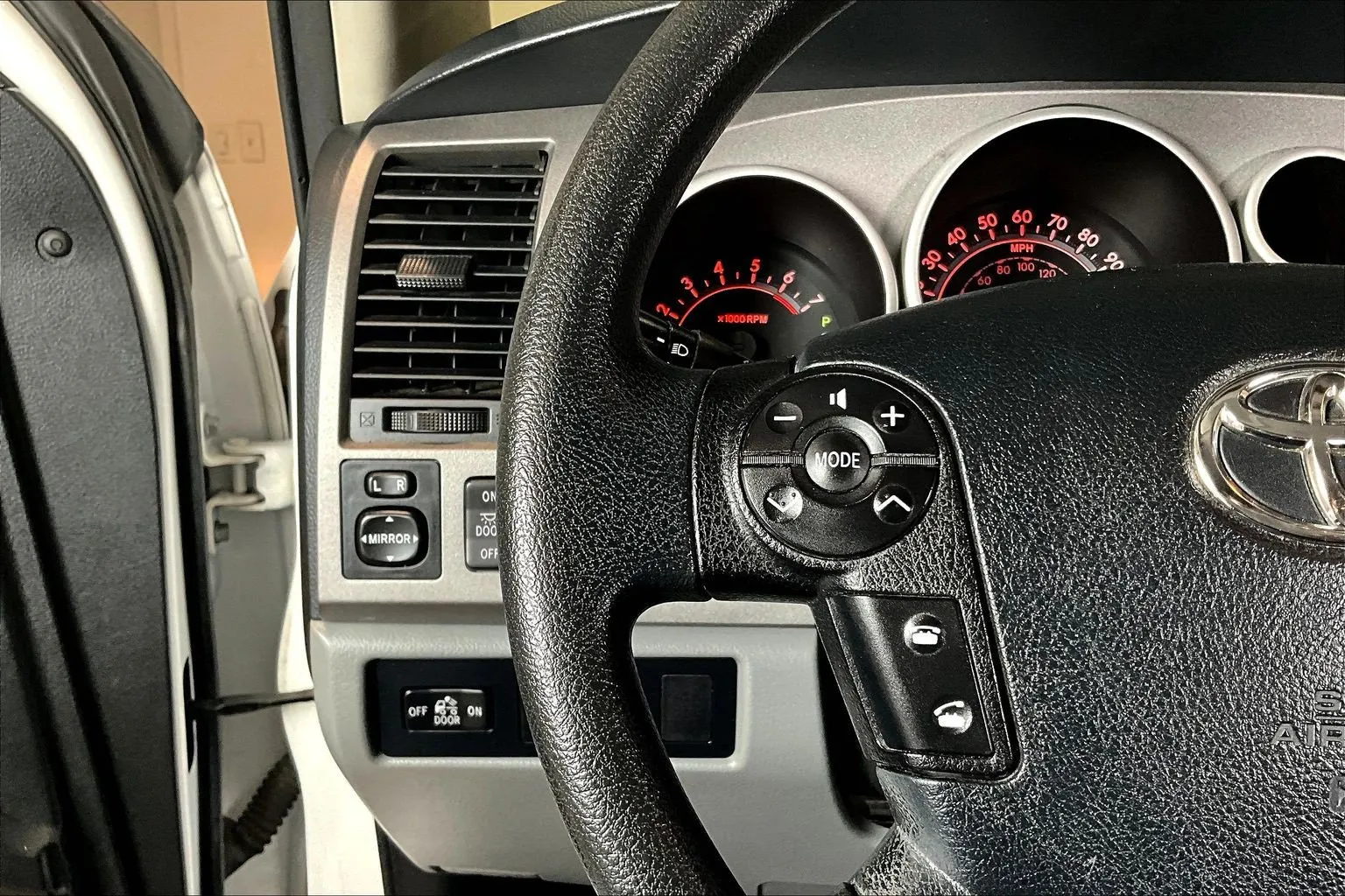 Toyota Tundra photo 13