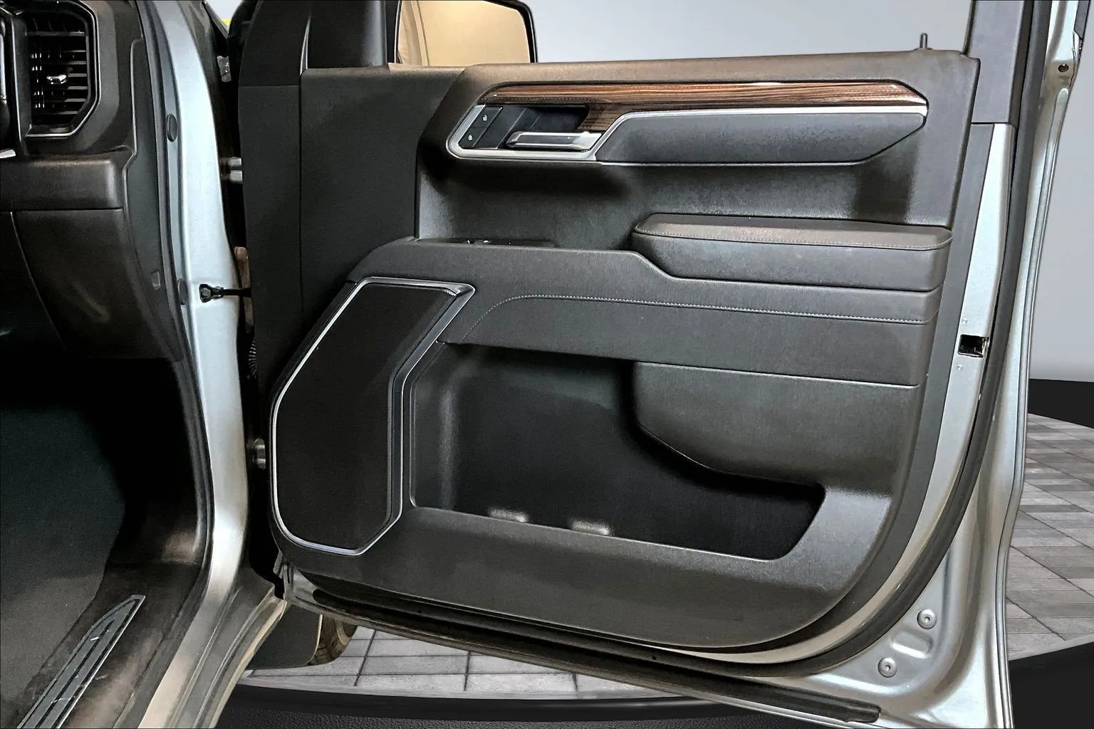 Chevrolet Silverado photo 30