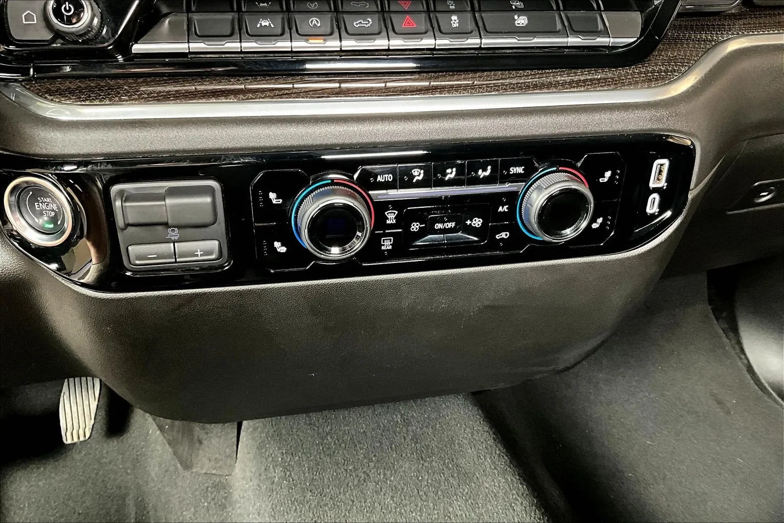 Chevrolet Silverado photo 17