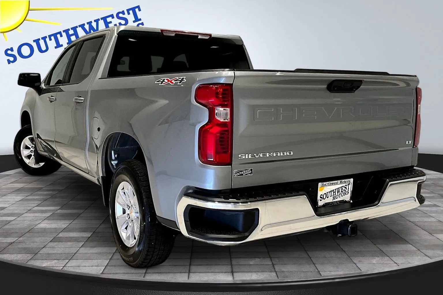 Chevrolet Silverado photo 5