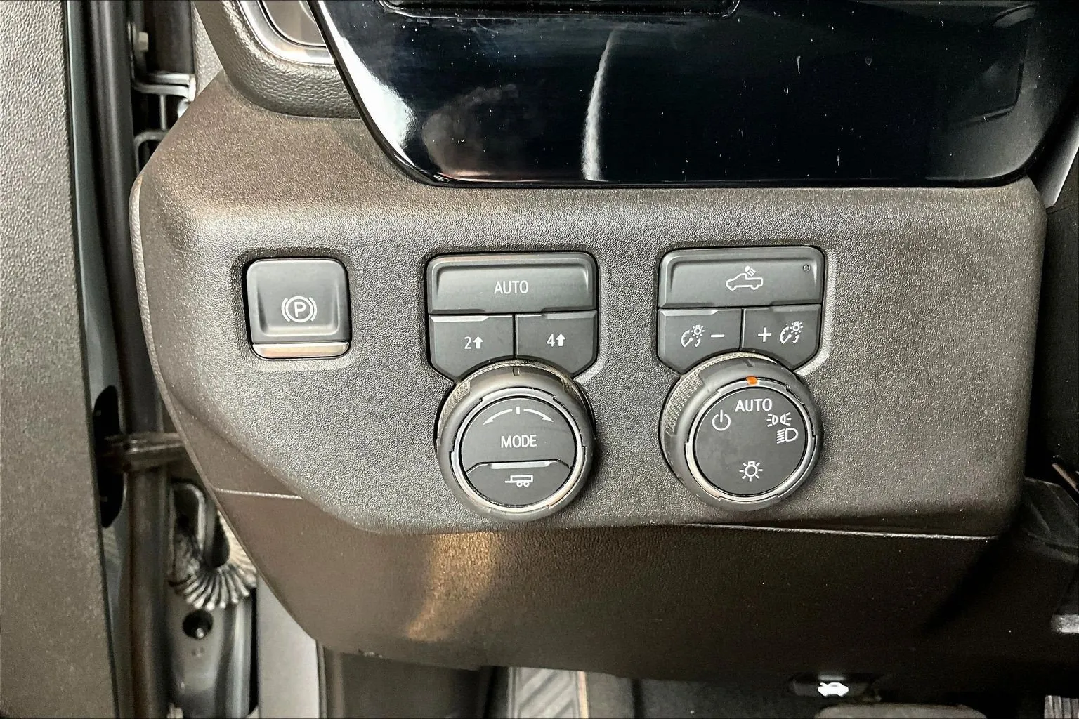 Chevrolet Silverado photo 18