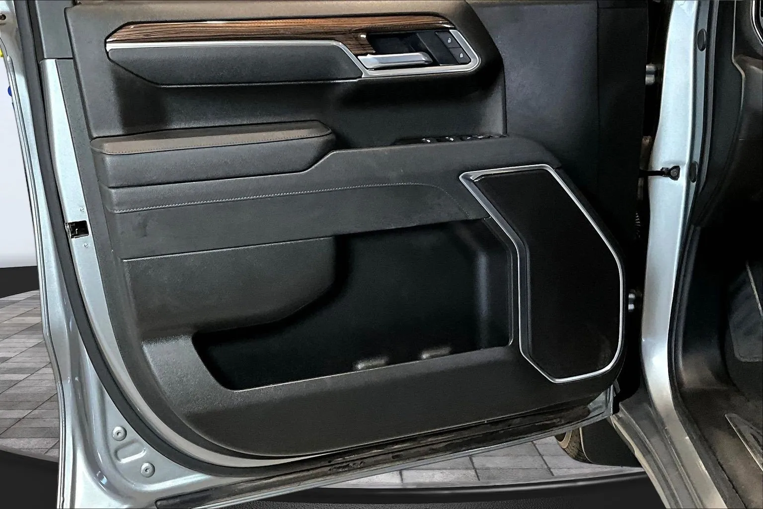 Chevrolet Silverado photo 22