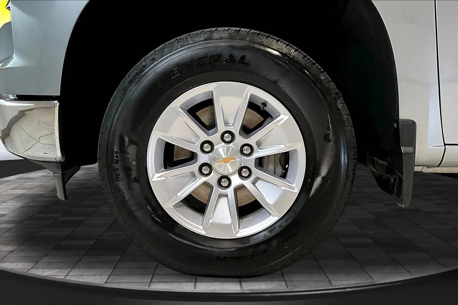 Chevrolet Silverado photo 35