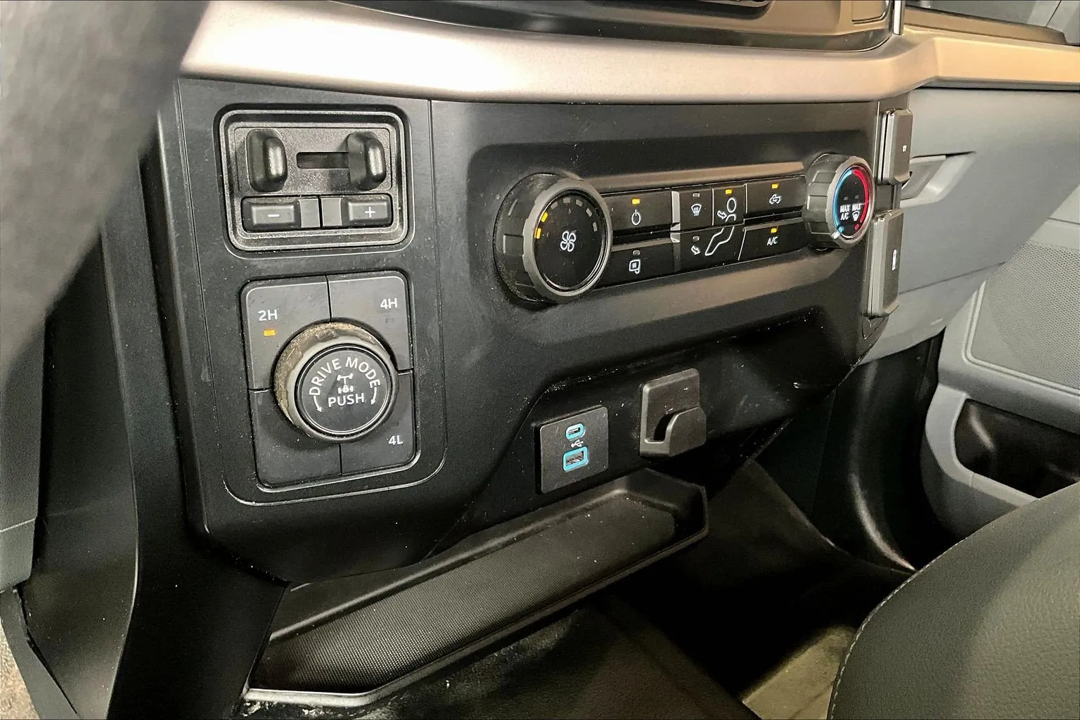 Ford F-150 photo 17