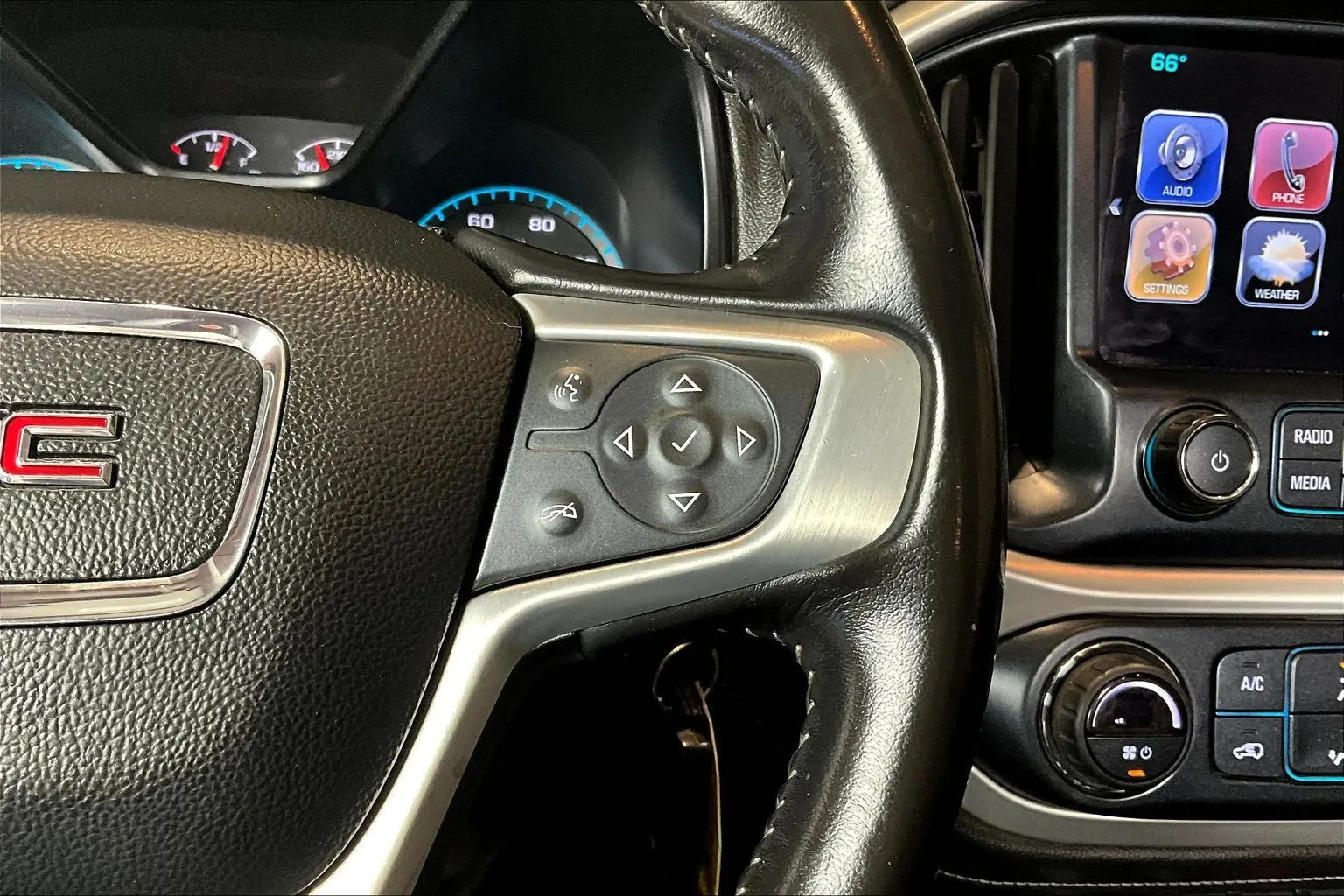 GMC Canyon photo 14