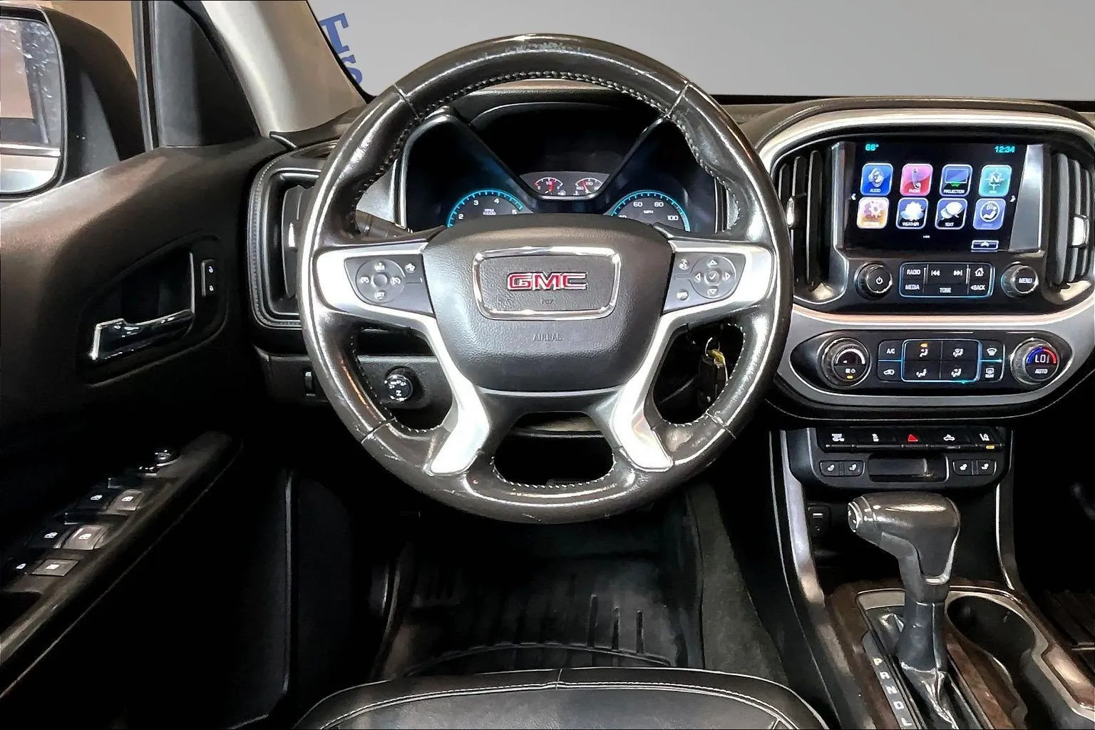 GMC Canyon photo 10