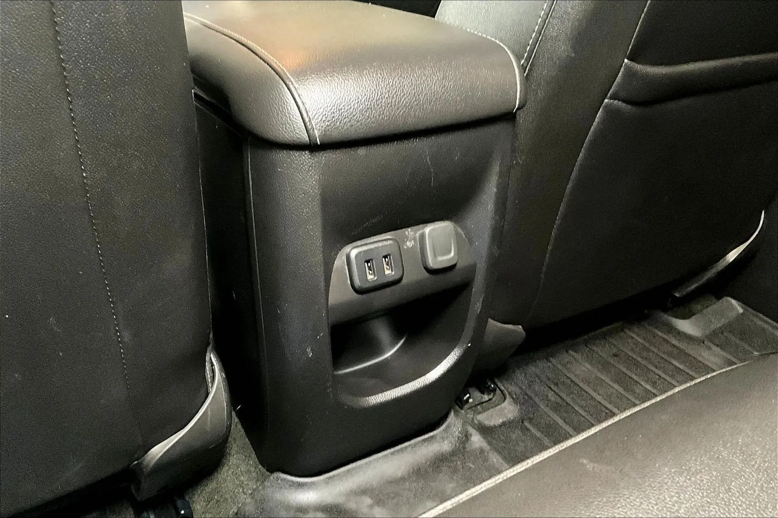 GMC Canyon photo 12