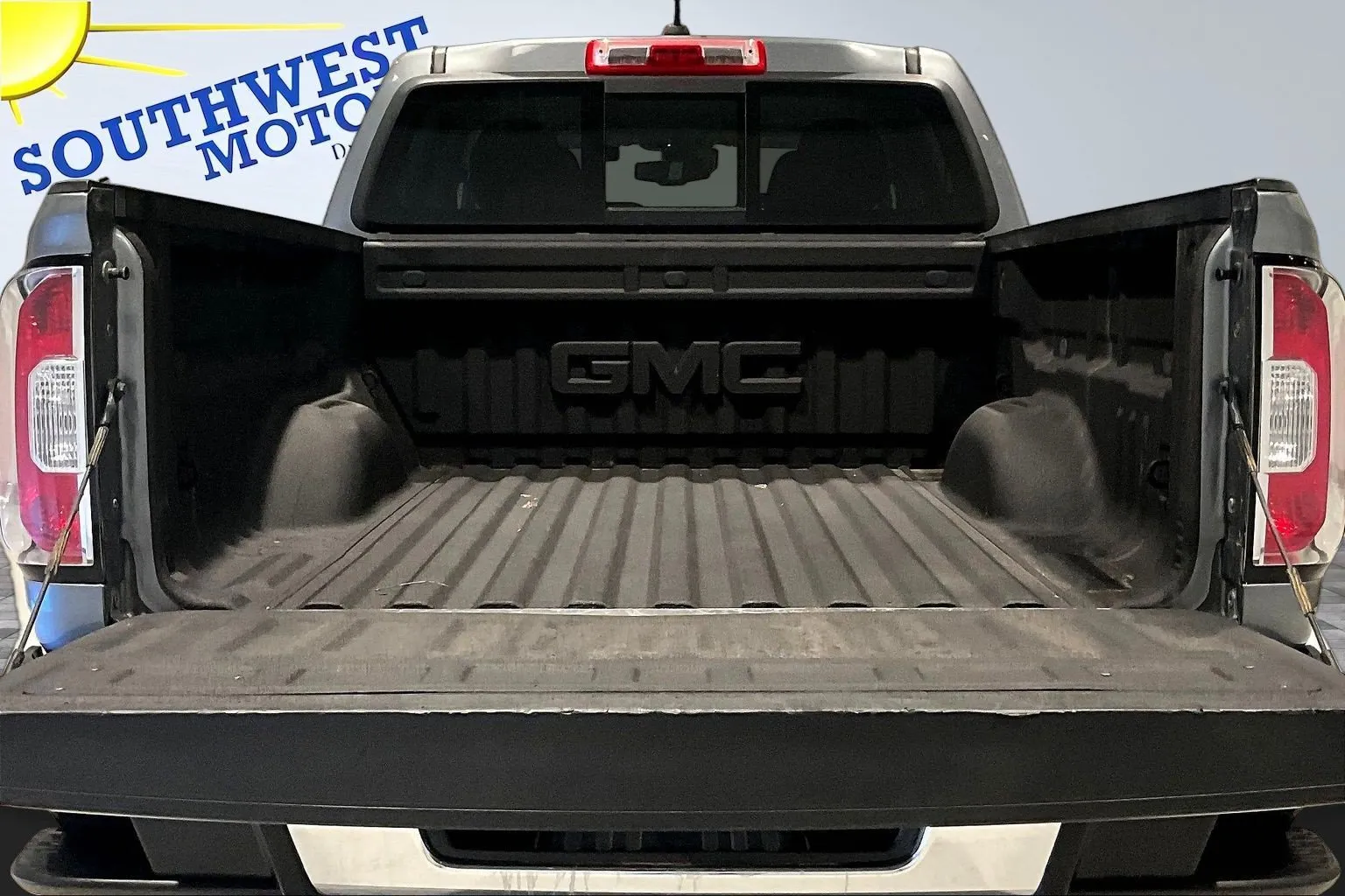 GMC Canyon photo 8