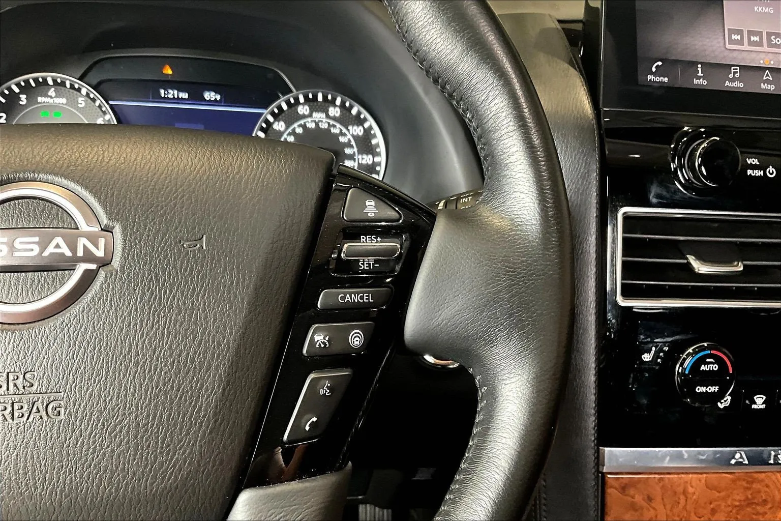 Nissan Armada photo 13