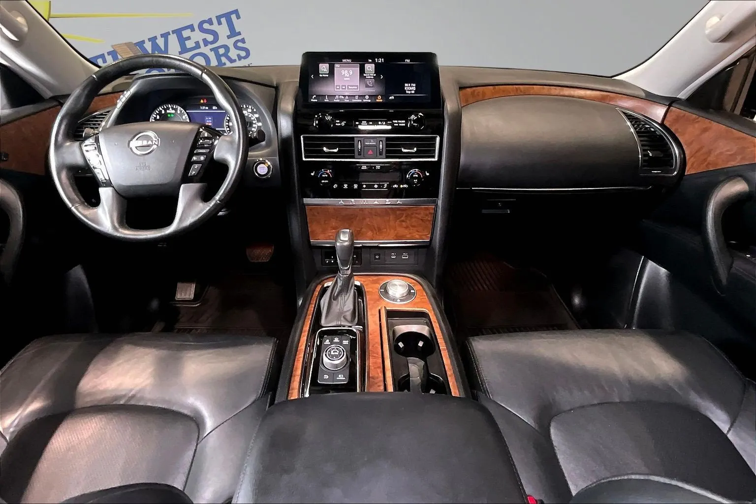 Nissan Armada photo 8