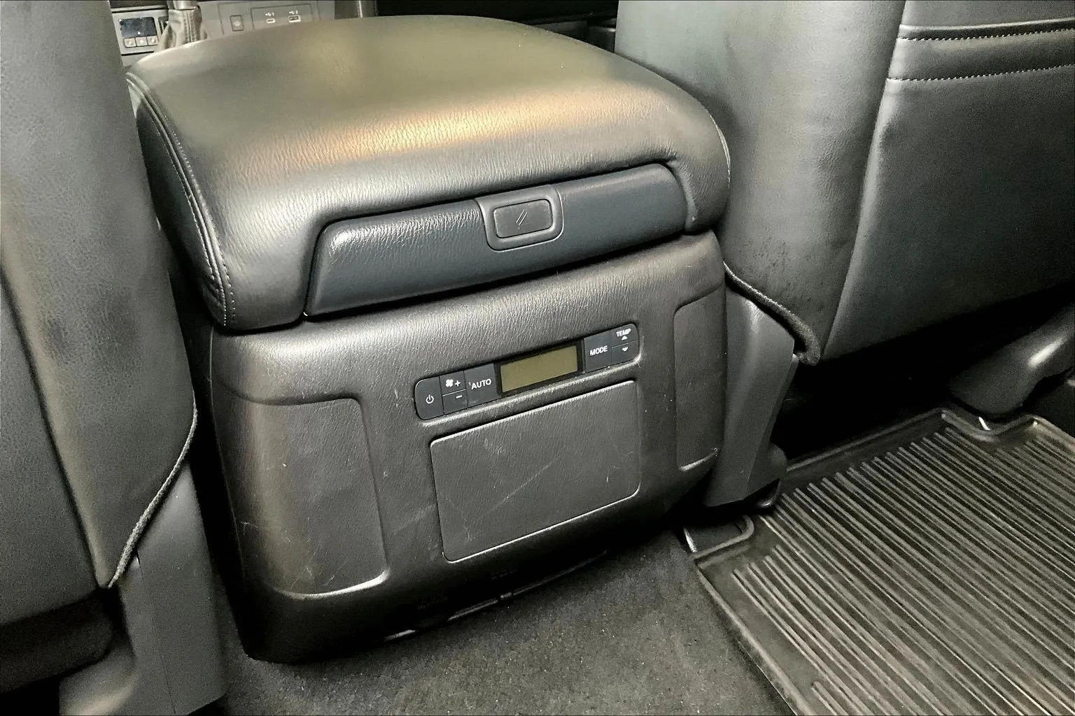 Nissan Armada photo 11