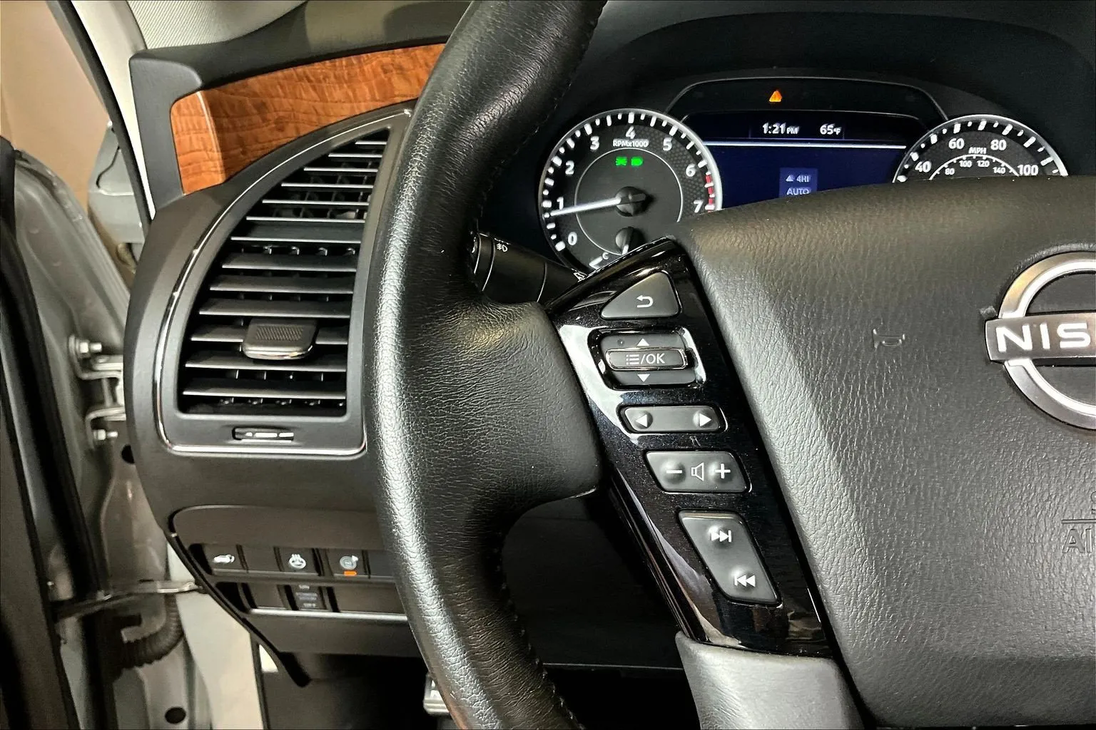 Nissan Armada photo 12