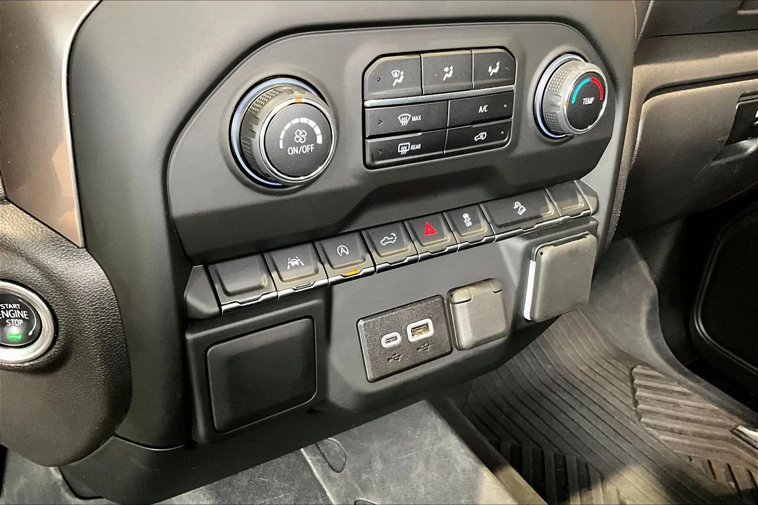 Chevrolet Silverado photo 17