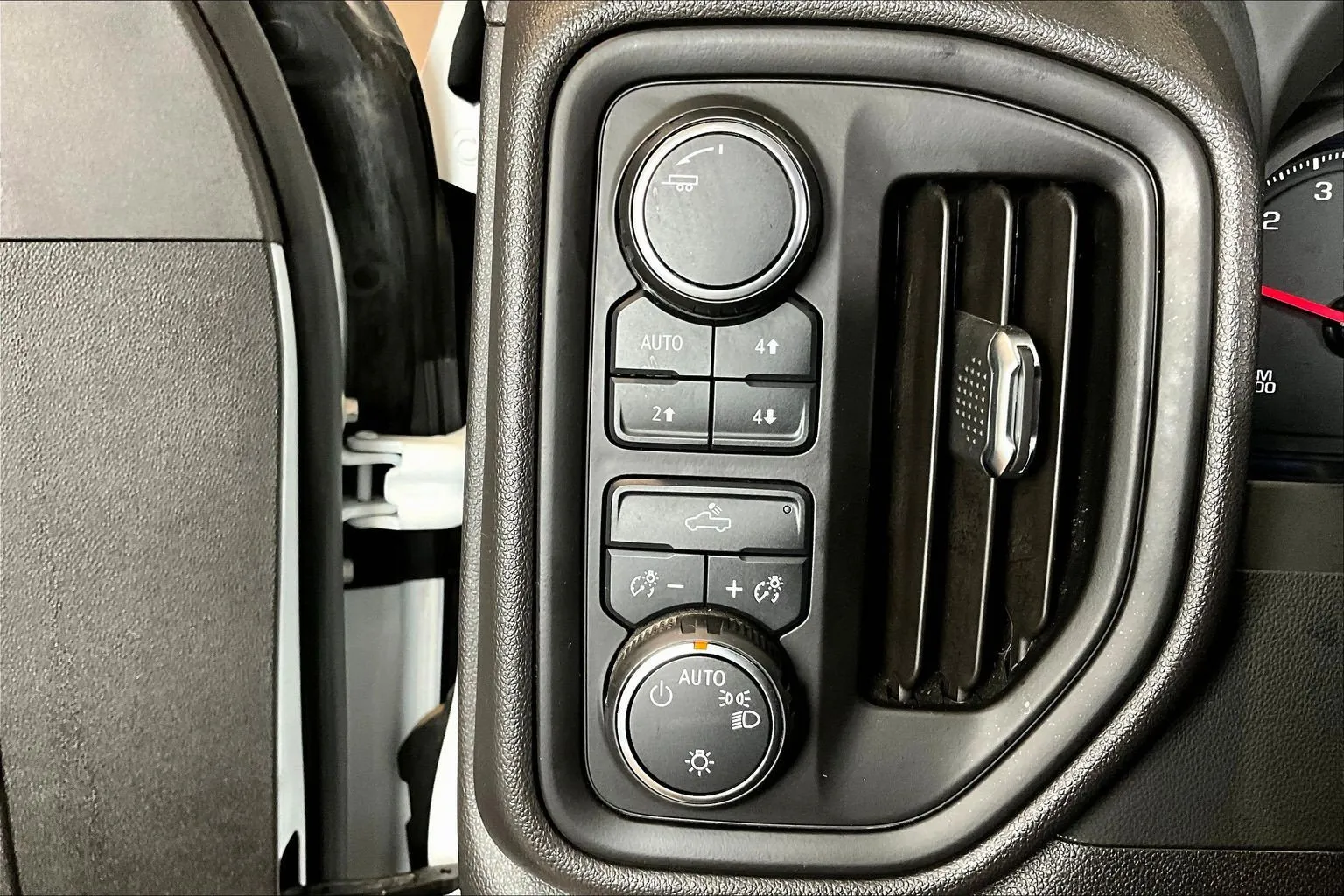 Chevrolet Silverado photo 18