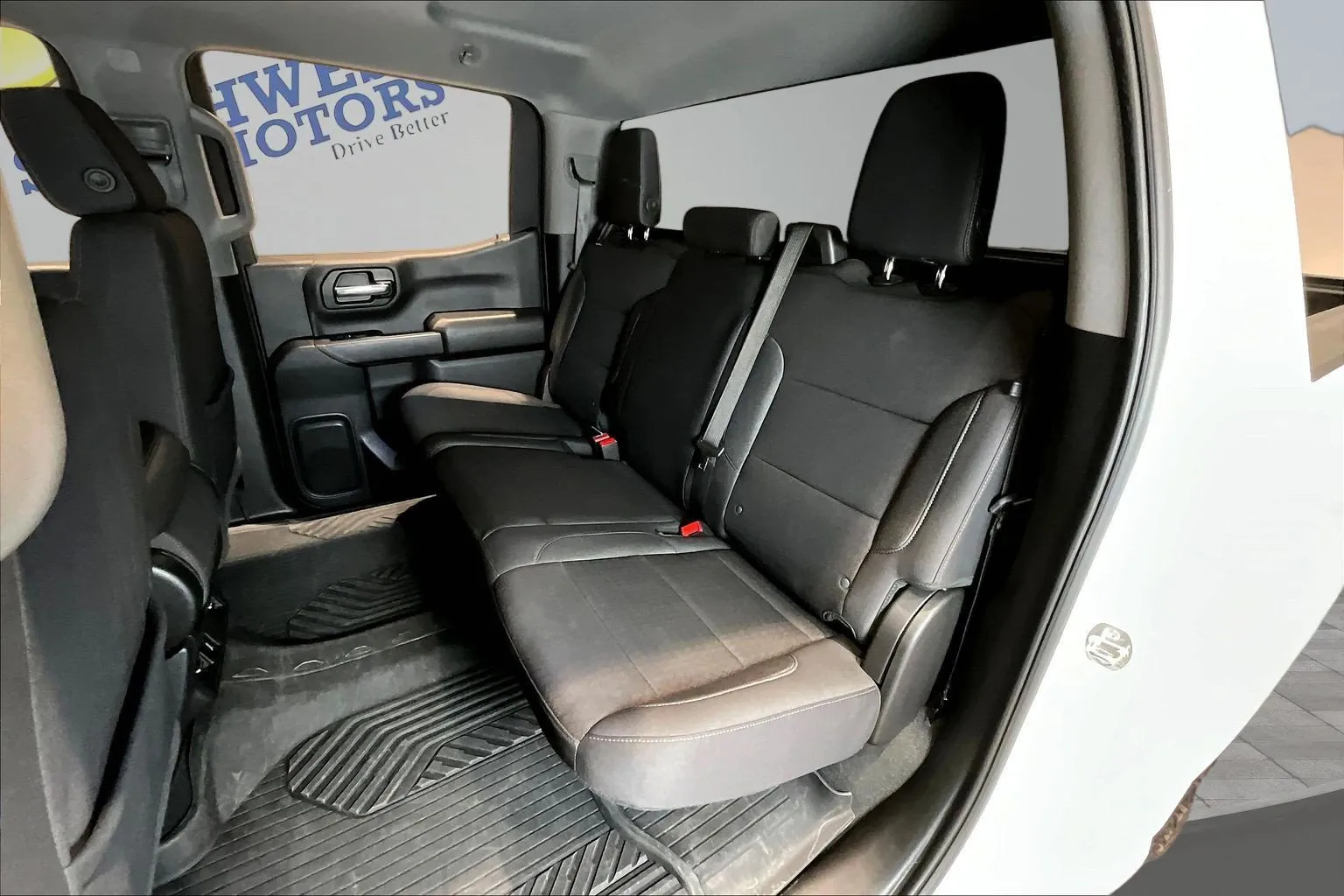 Chevrolet Silverado photo 24