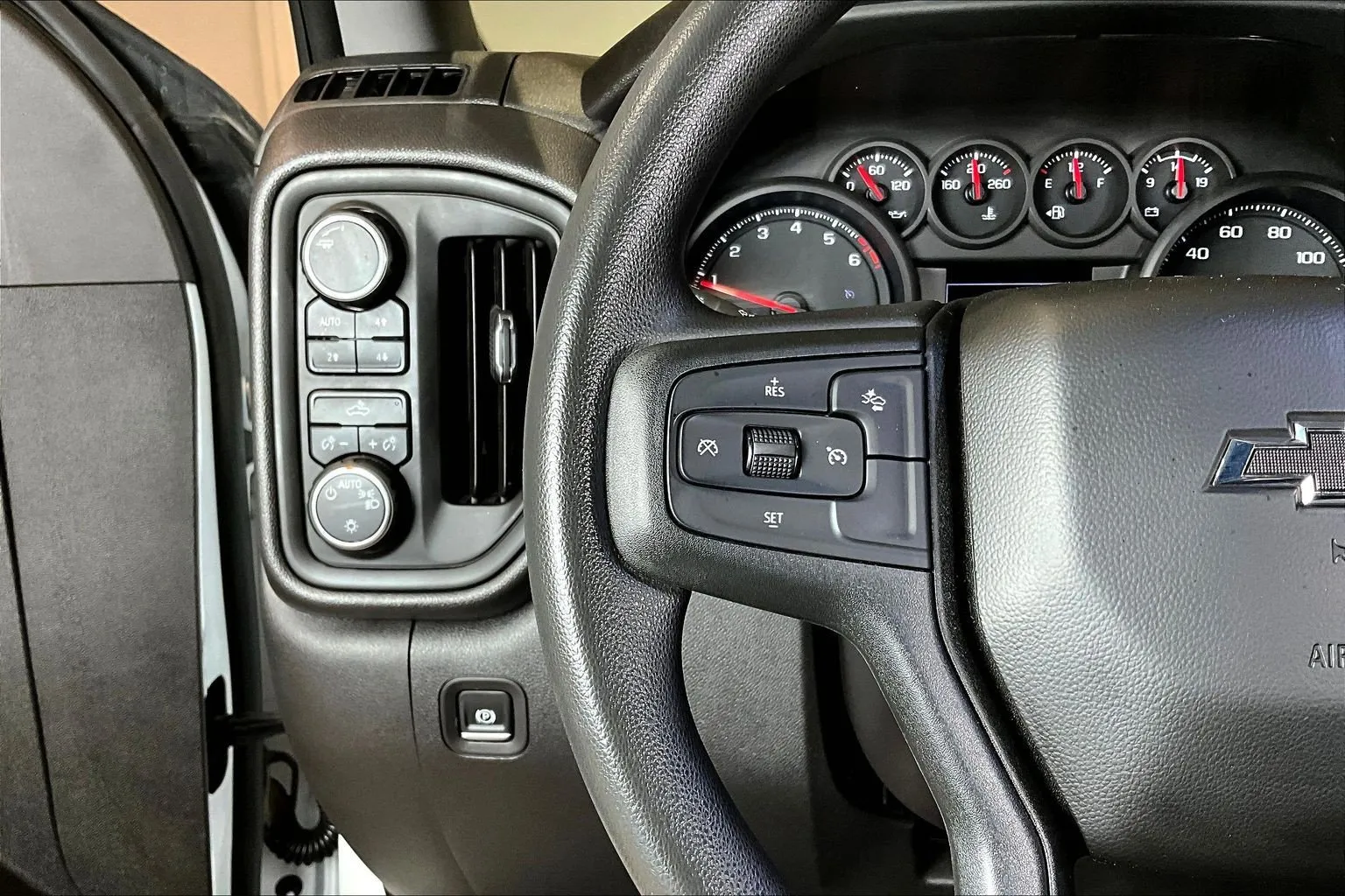 Chevrolet Silverado photo 13