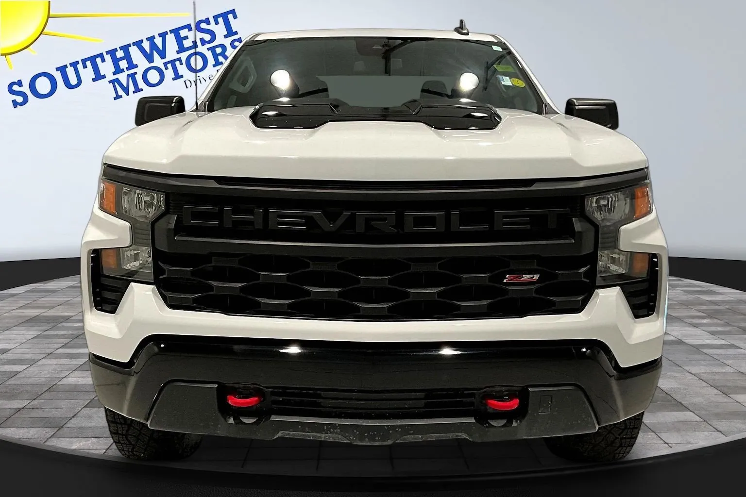 Chevrolet Silverado photo 2