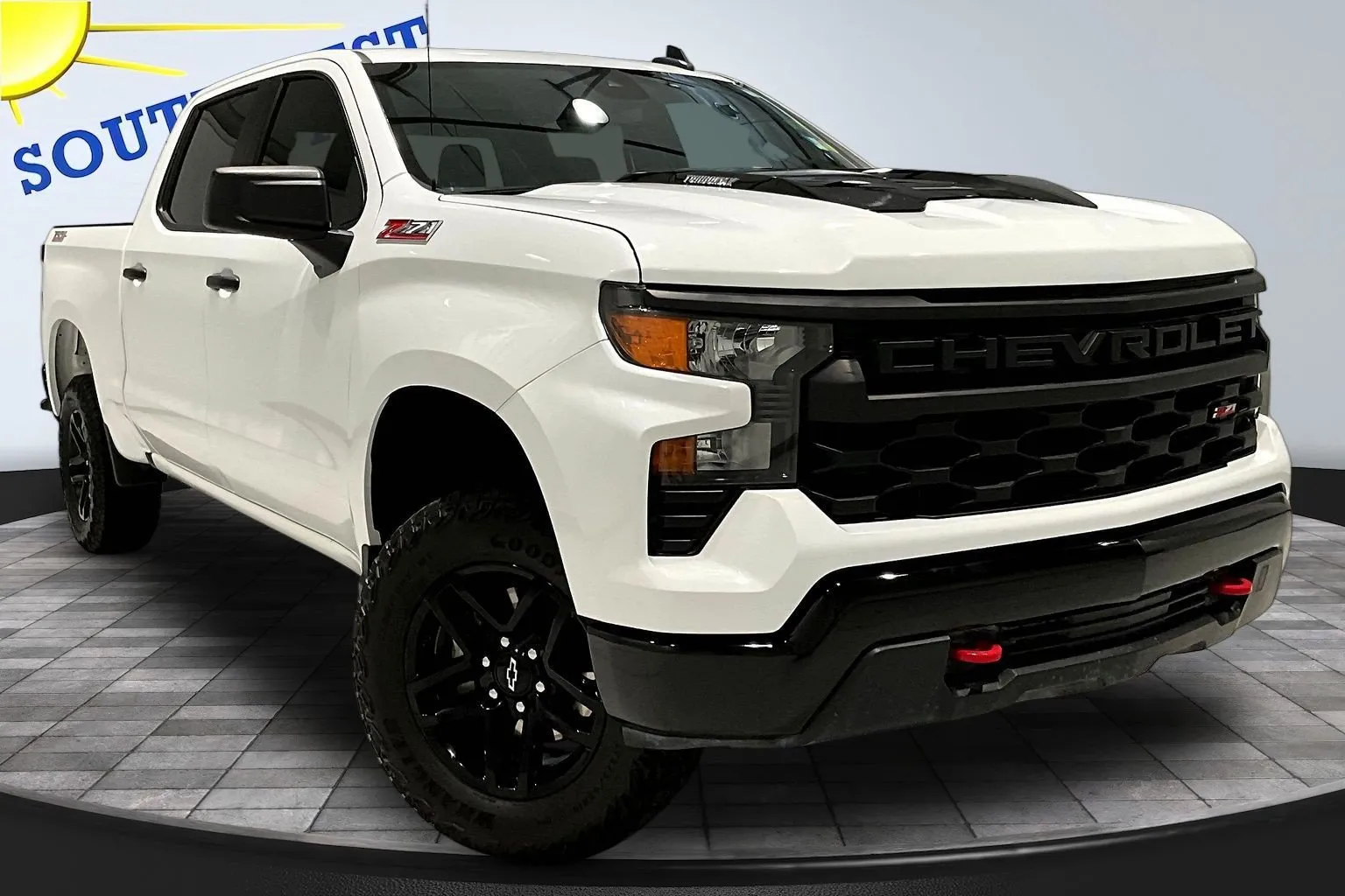 Chevrolet Silverado photo 3