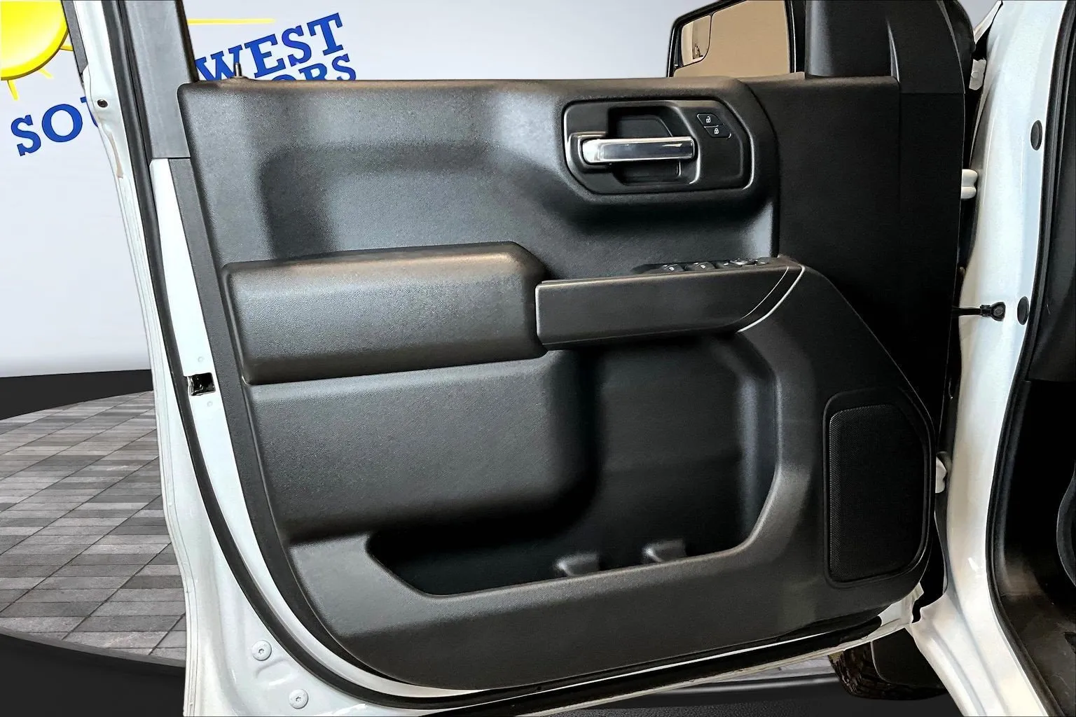 Chevrolet Silverado photo 22