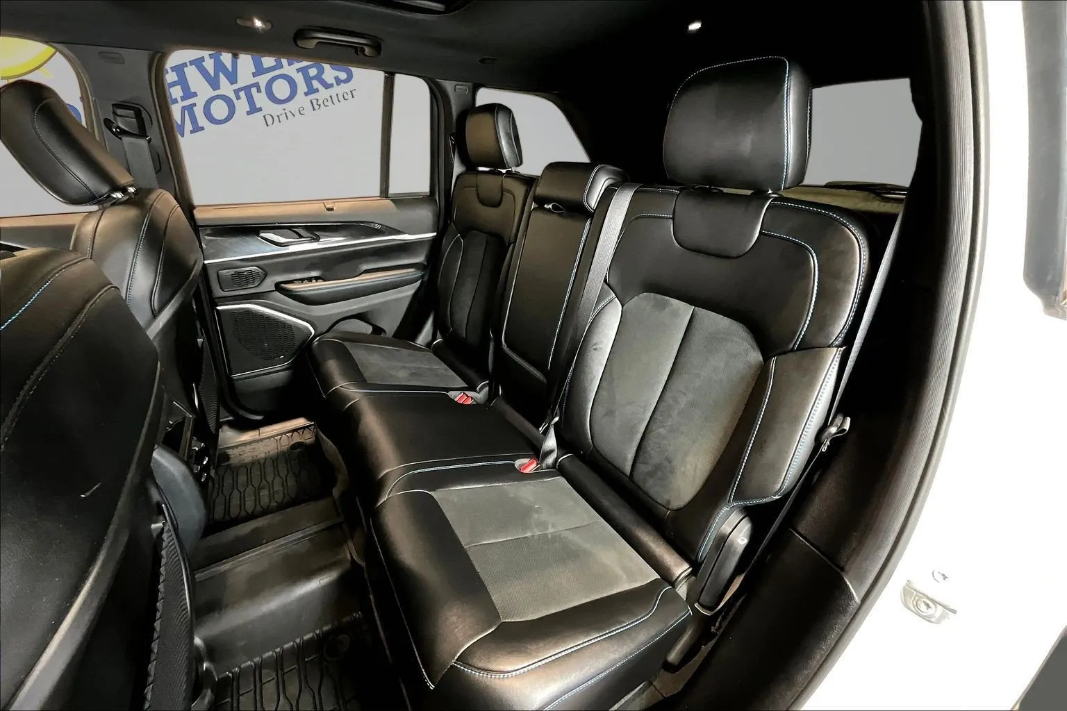 Jeep Grand Cherokee photo 23