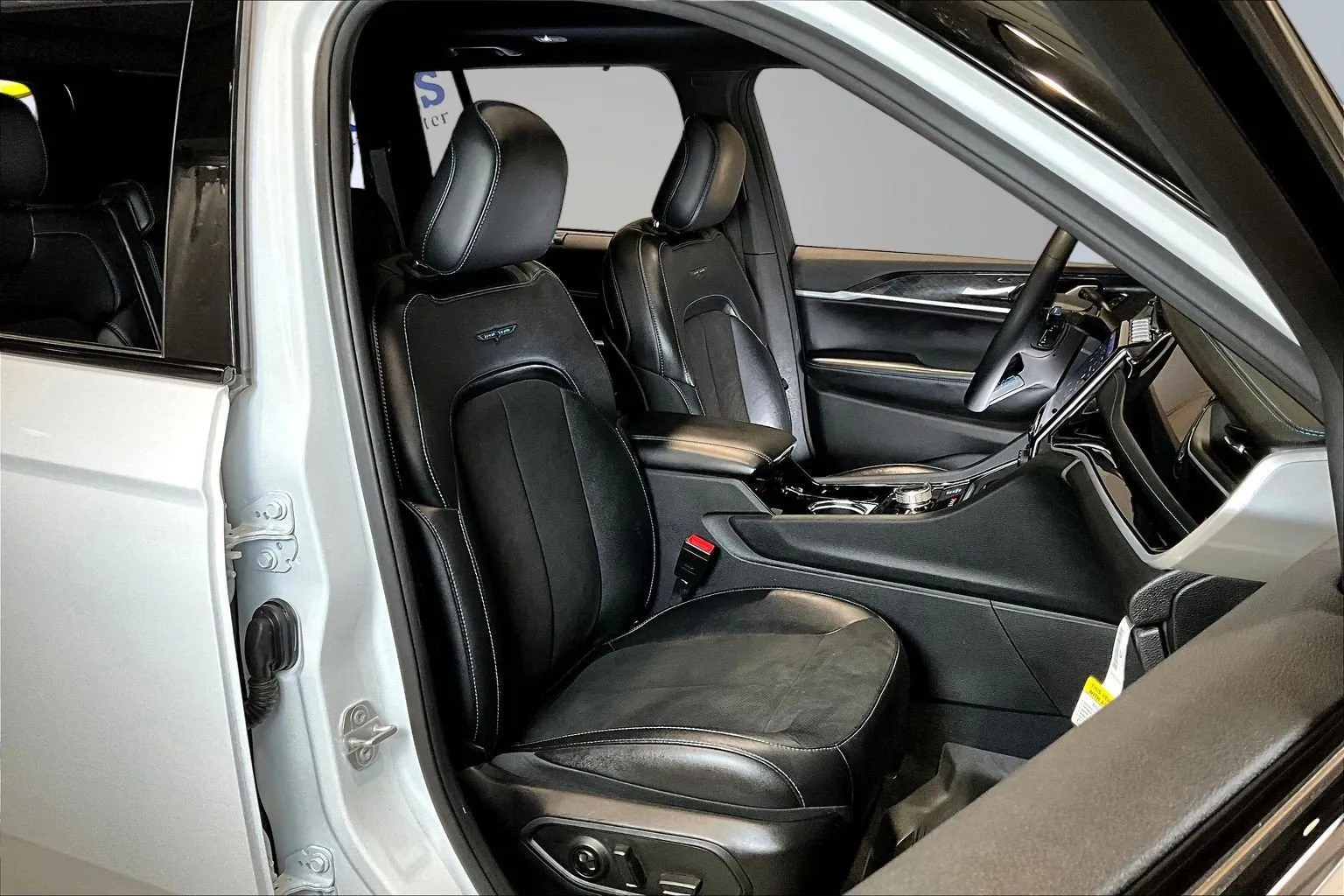 Jeep Grand Cherokee photo 30