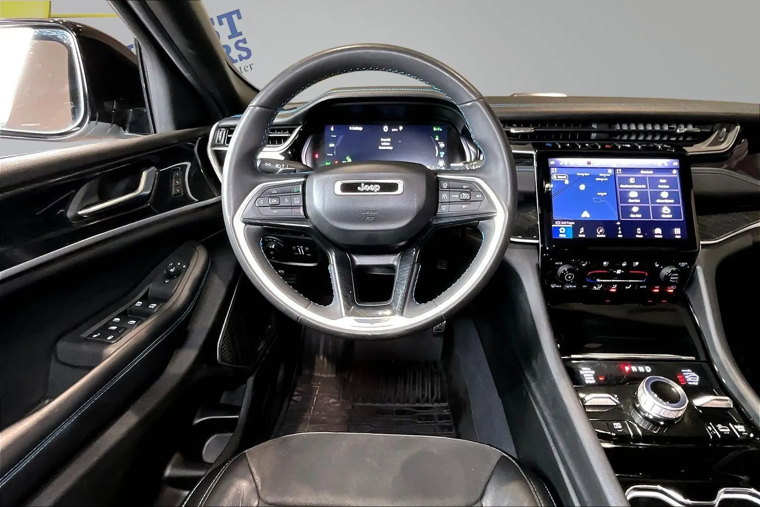Jeep Grand Cherokee photo 9
