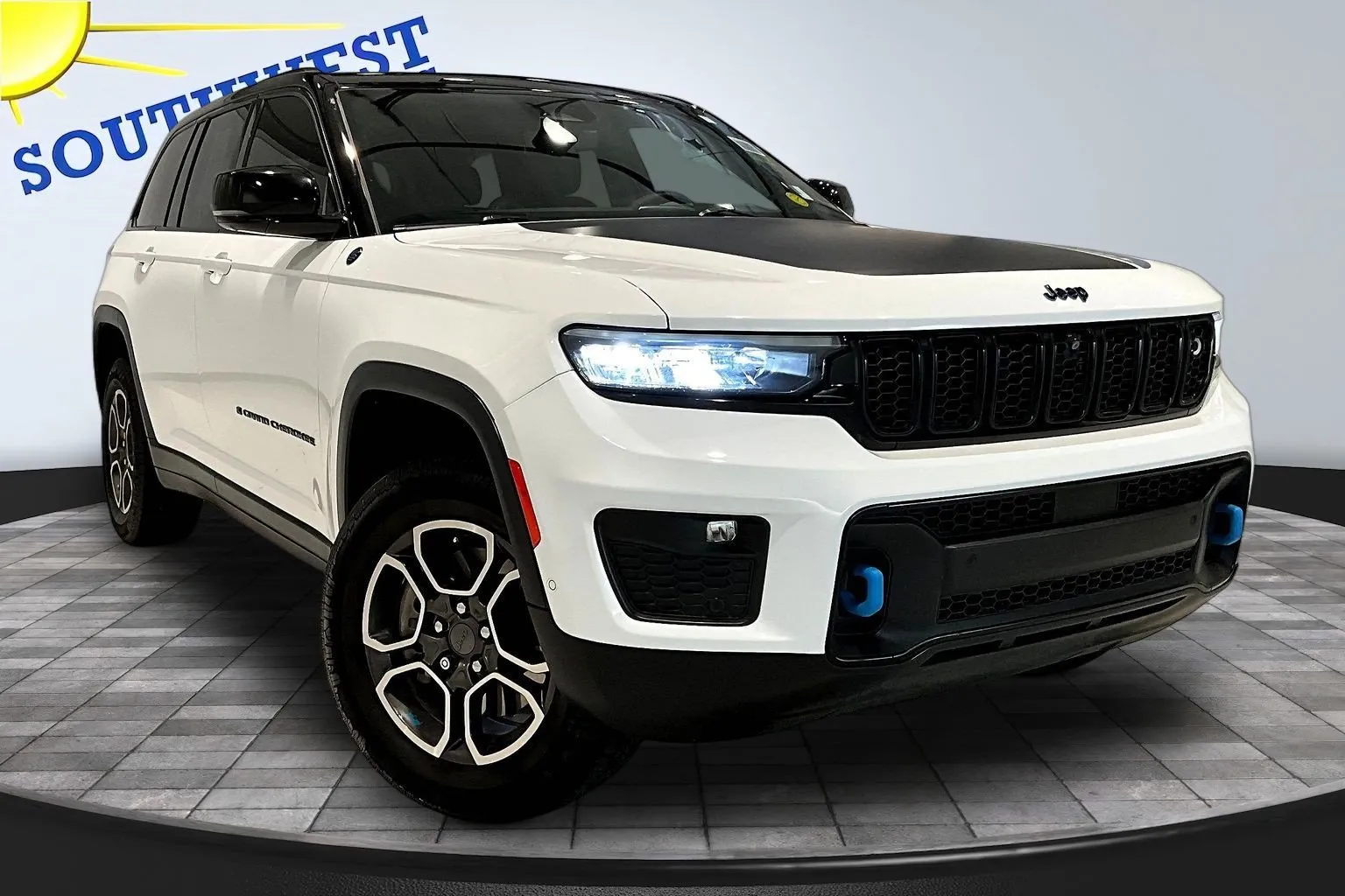 Jeep Grand Cherokee photo 3