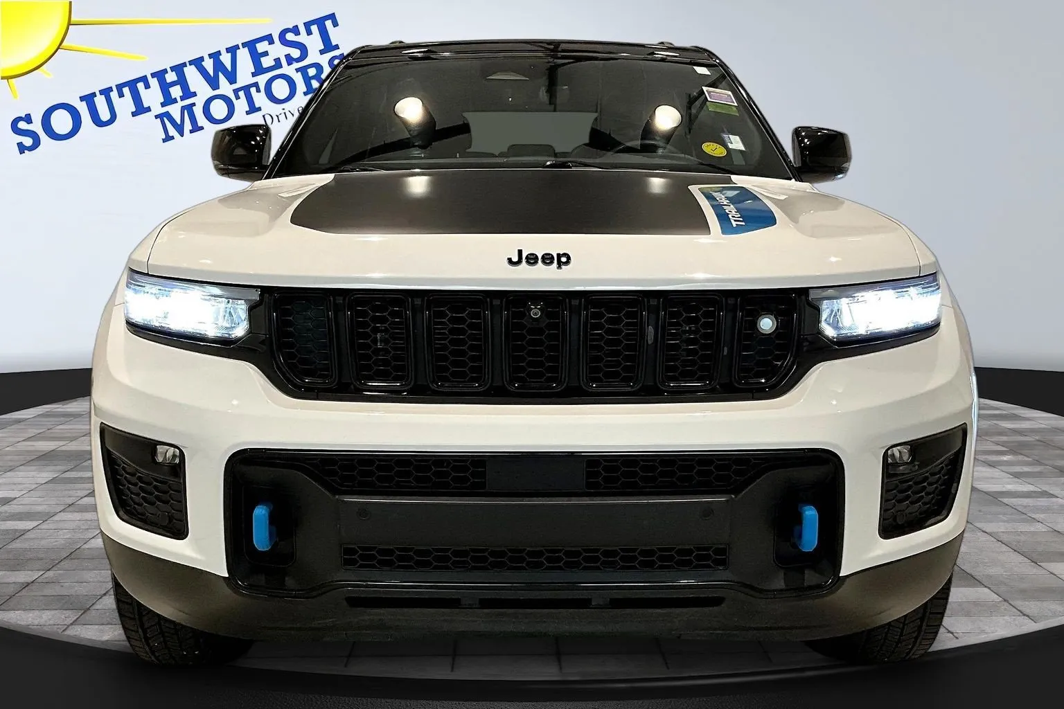 Jeep Grand Cherokee photo 2