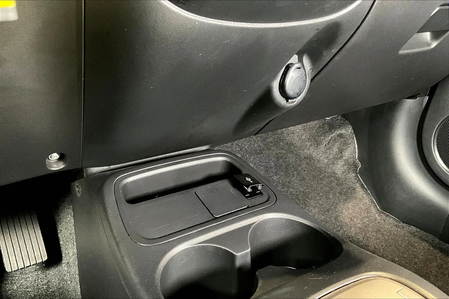 Mitsubishi Mirage photo 16